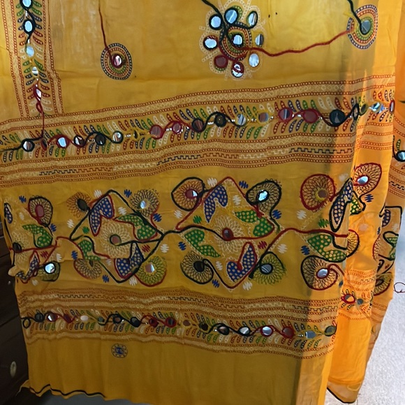 Yellow colorful wrap - Picture 2 of 7